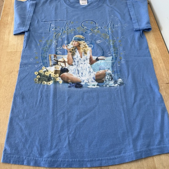 Taylor Swift 2009 Fearless Tour T-Shirt Size Small  Double-Sided Bubbles - Picture 3 of 16